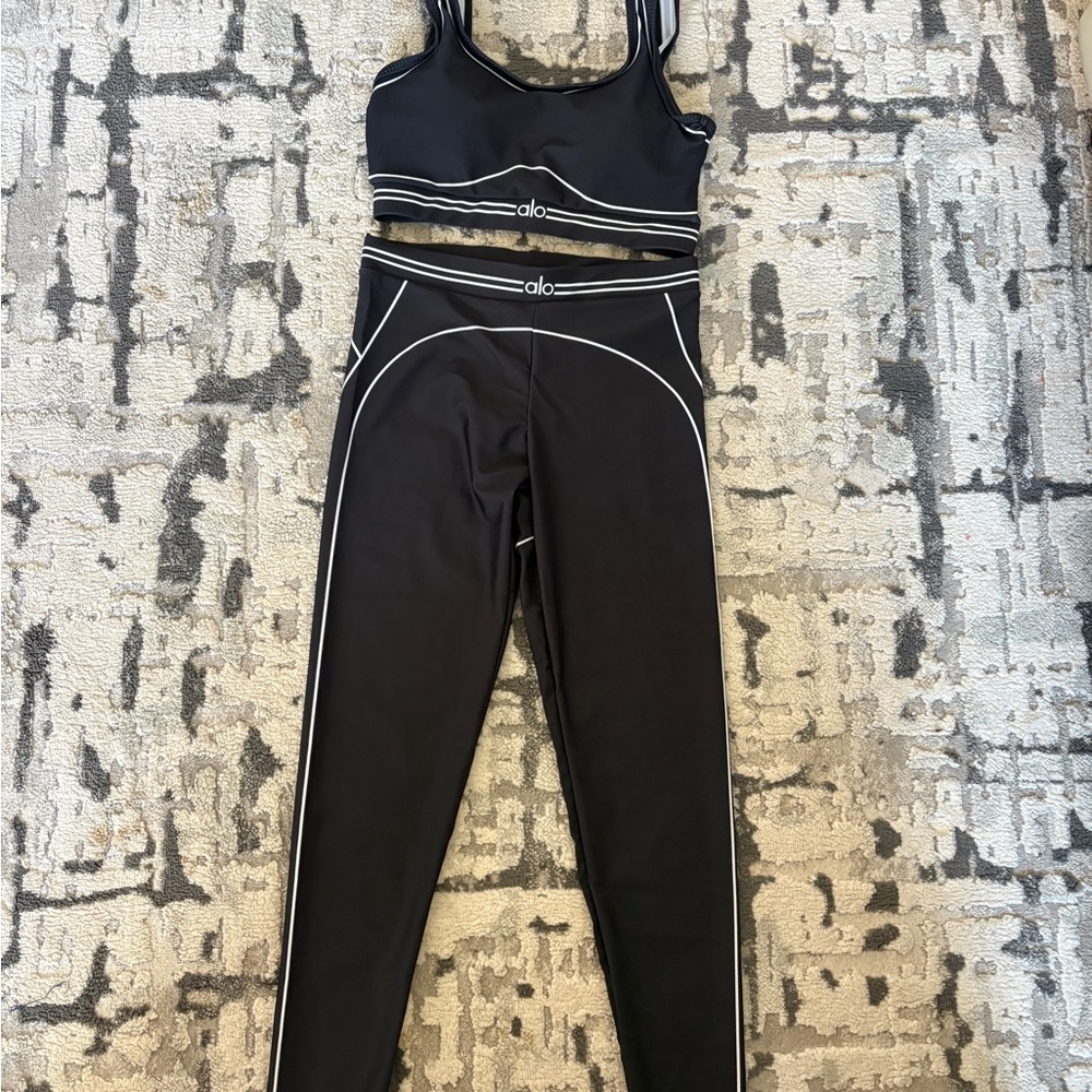 ALO stripped yoga set